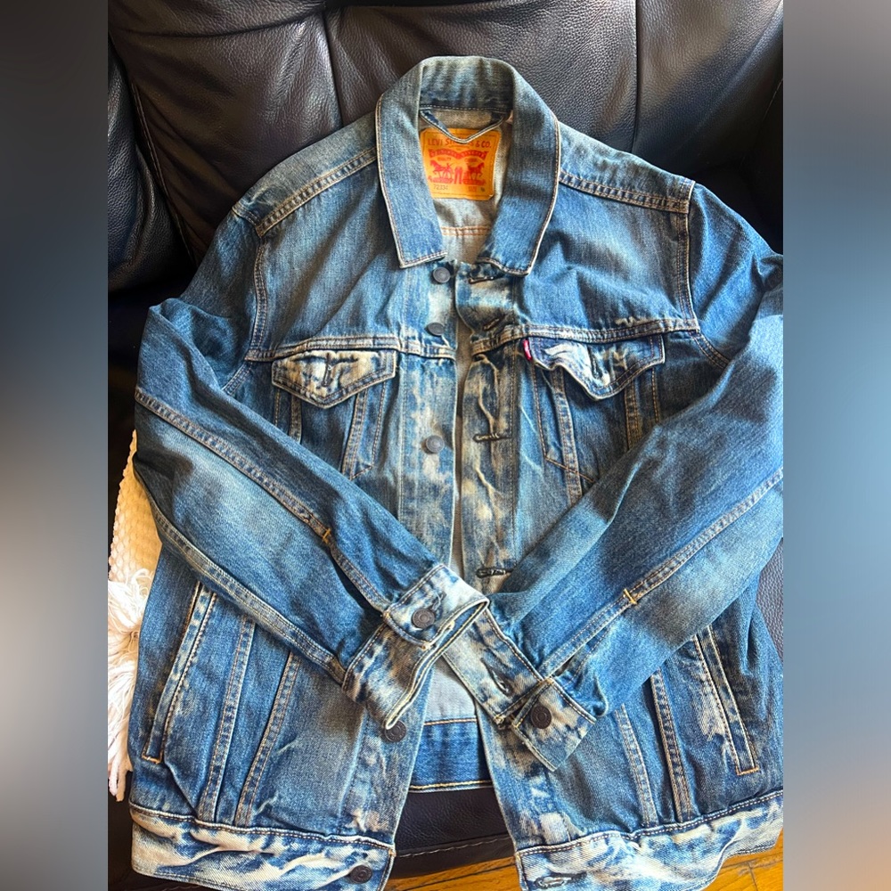 Unisex Levi’s Tie Dye Denim Trucker Jacket.